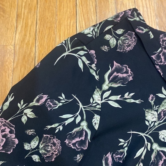 Black Rosette Floral‎ Blouse V-neck - Picture 3 of 12